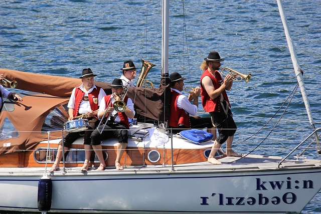 随着法律判 随着法律判